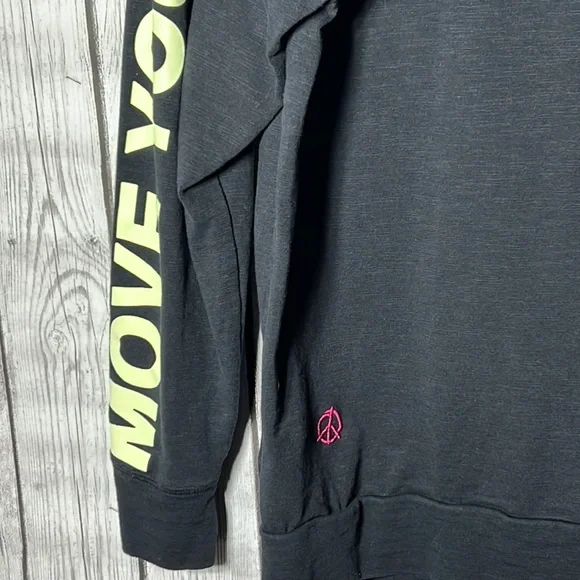 NIKE SPORTSWEAR WORLD TOUR LONG SLEEVE SHIRT SIZE MEDIUM - Picture 11 of 12